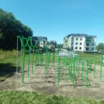 Największy zestaw jaki do tej pory robiliśmy w Zamościu na terenie wspólnoty mieszkaniowej, montaż w bezlitosnym upale dał popalić monterom. Zielony kolor ładnie pasuje do okolicznej zieleni trawy.