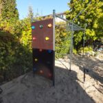 Mała realizacja dla osoby prywatnej, ścianka wspinaczkowa dla dzieciaków, belka na huśtawkę, drabinka pozioma, pionowa i skośna razem, wysięgnik na linę i kółka